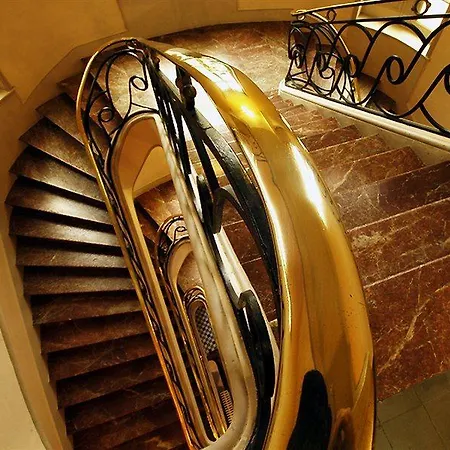 Du Soleil Le Terminus מלון