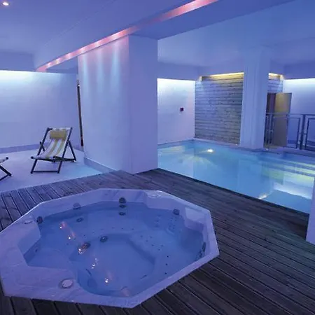 Du Soleil Le Terminus מלון